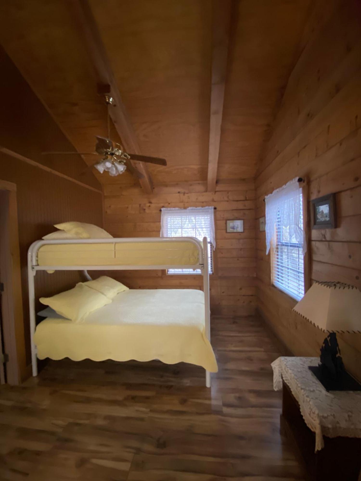 A Peace Of Heaven Cabins And Rv Vanderpool エクステリア 写真