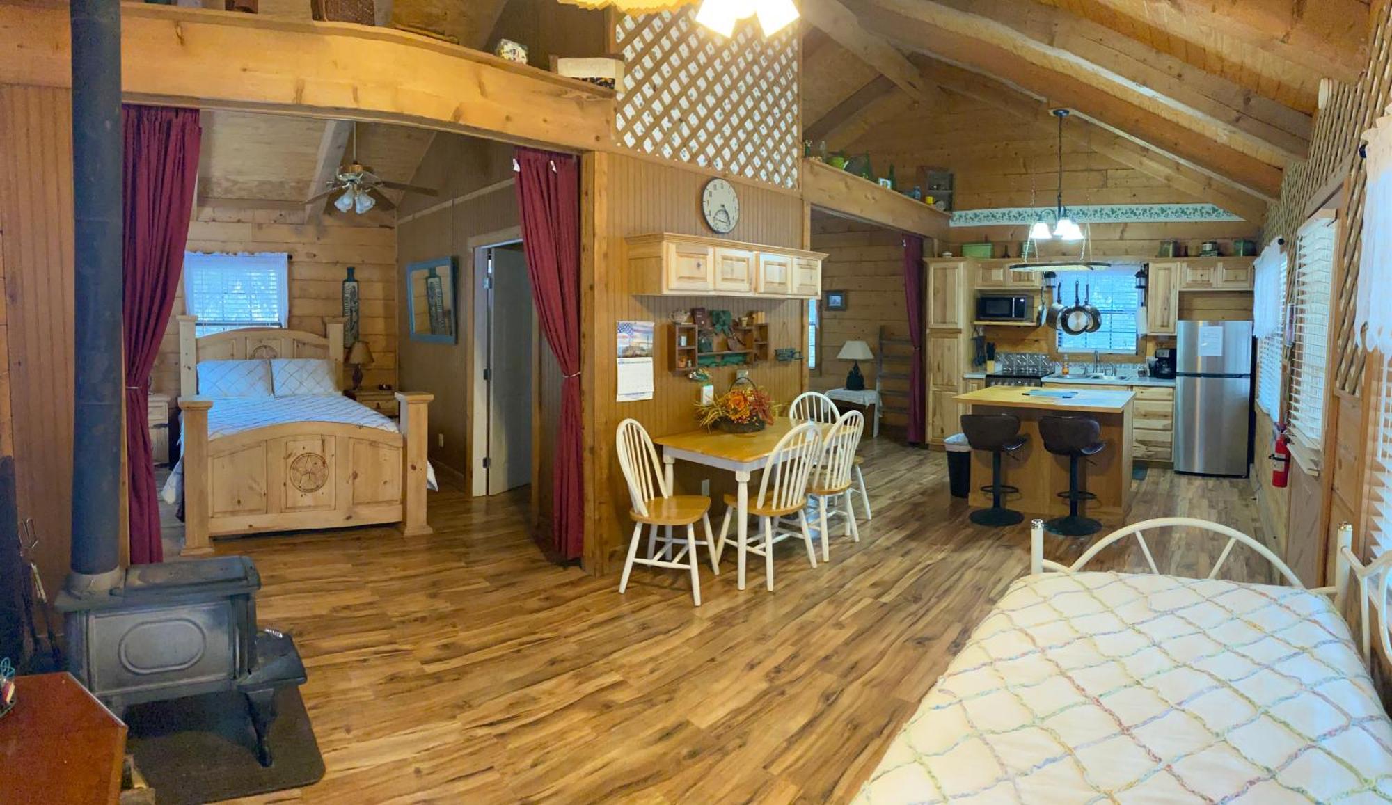 A Peace Of Heaven Cabins And Rv Vanderpool エクステリア 写真
