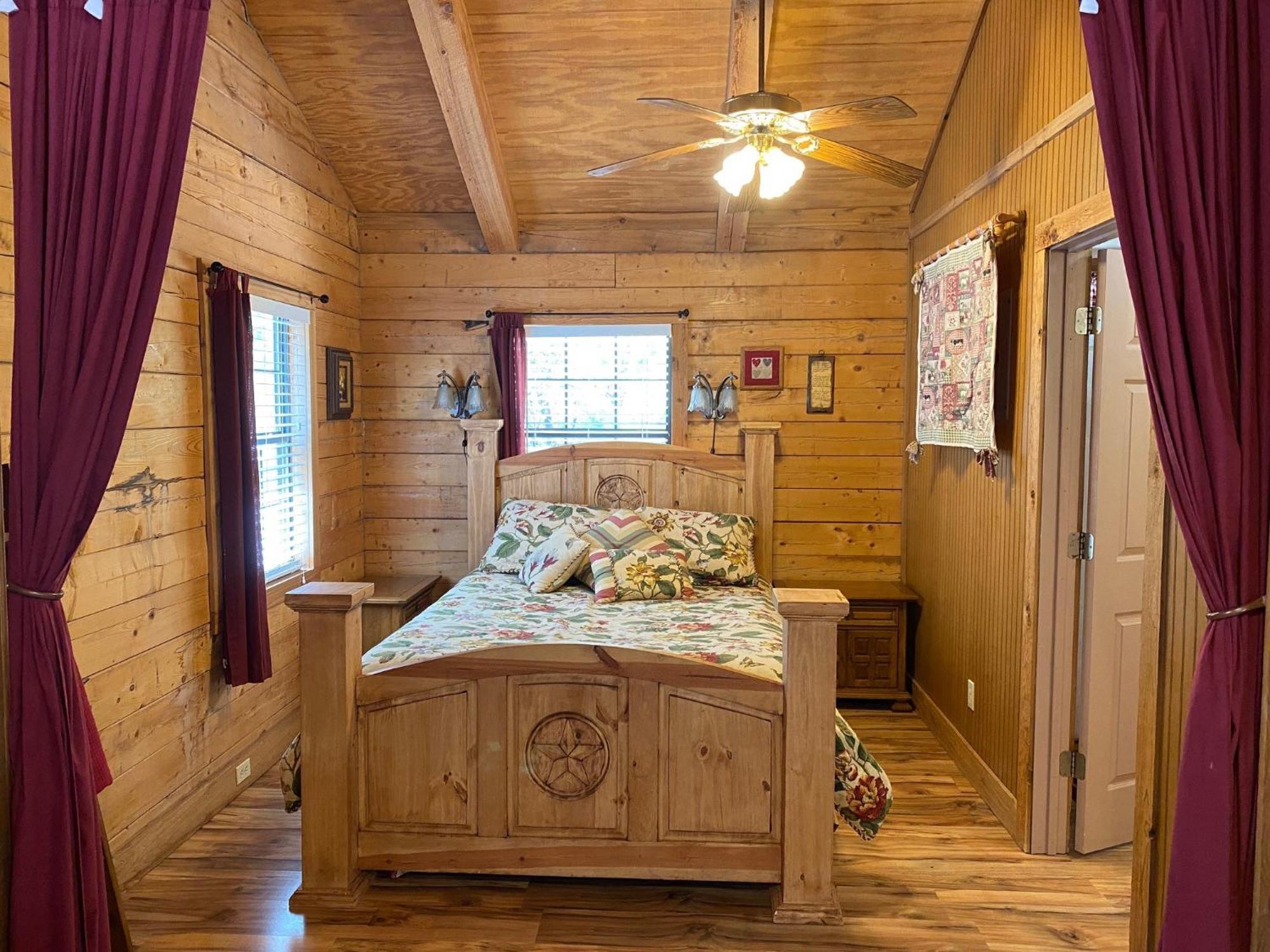 A Peace Of Heaven Cabins And Rv Vanderpool エクステリア 写真