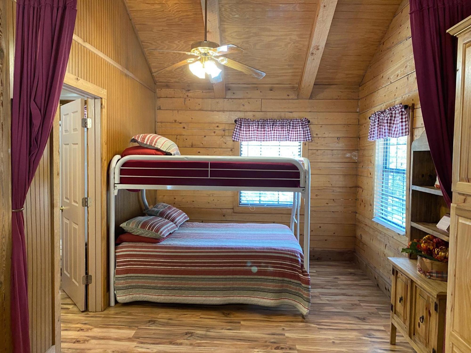 A Peace Of Heaven Cabins And Rv Vanderpool エクステリア 写真