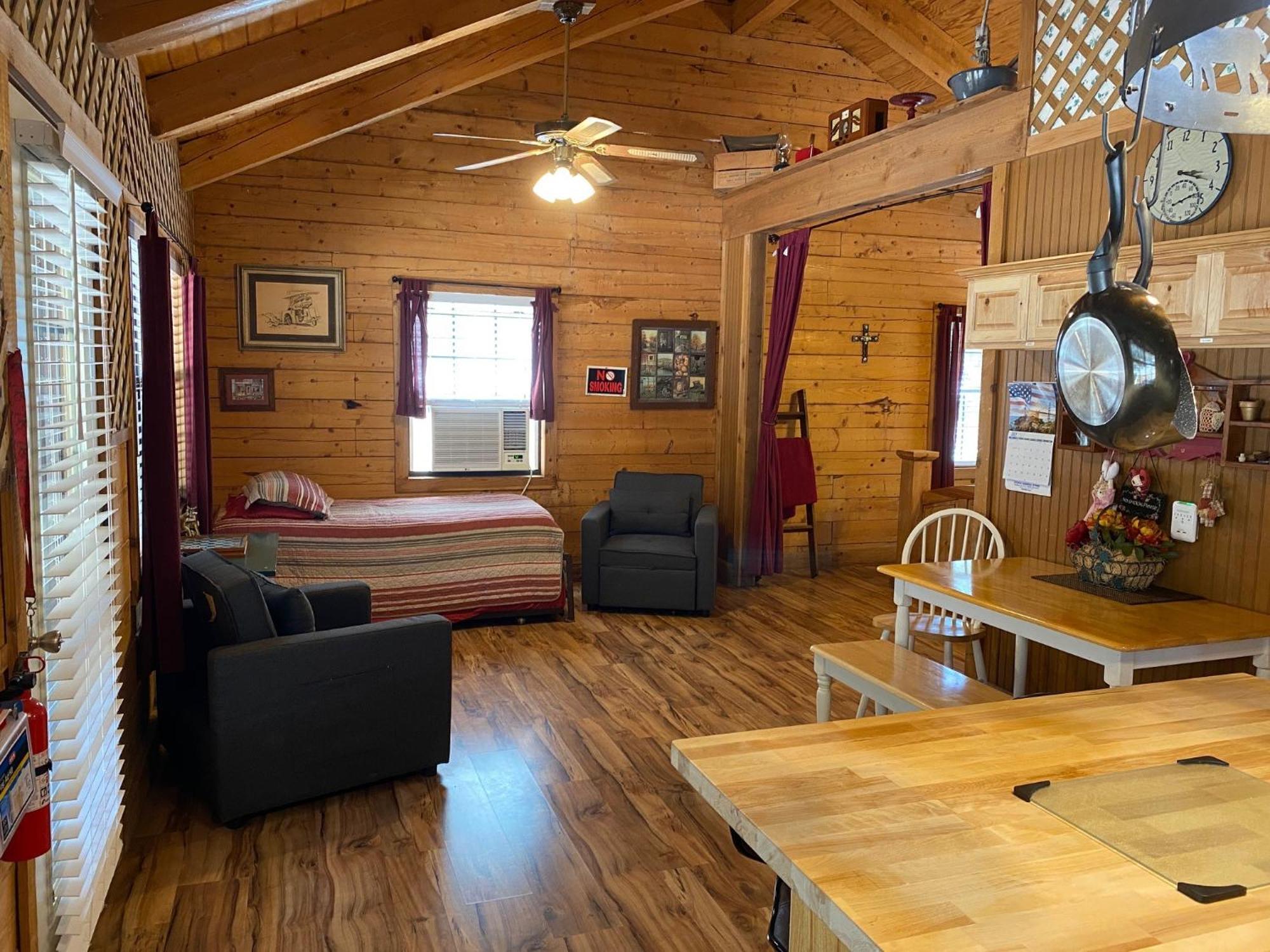 A Peace Of Heaven Cabins And Rv Vanderpool エクステリア 写真