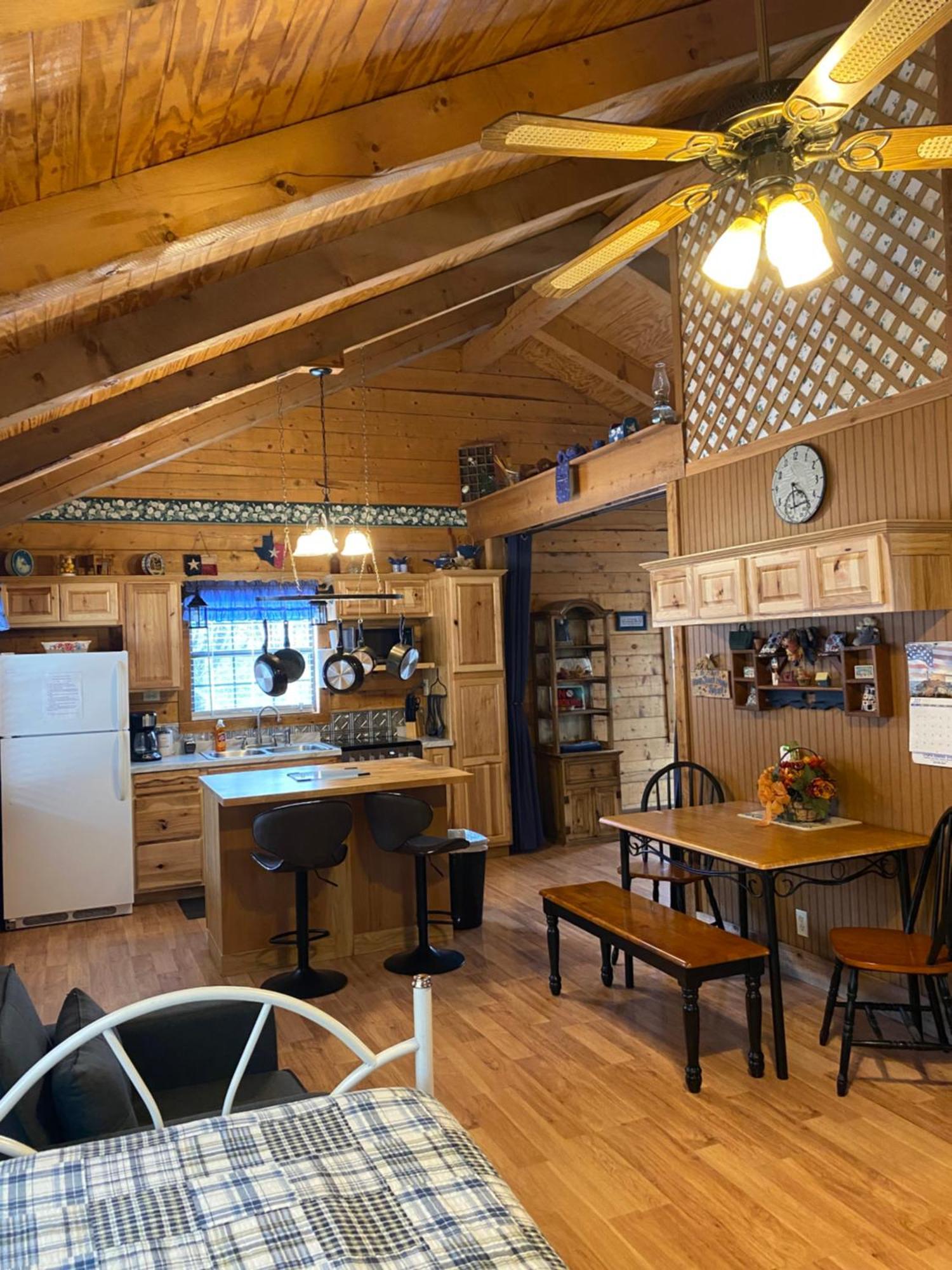 A Peace Of Heaven Cabins And Rv Vanderpool エクステリア 写真